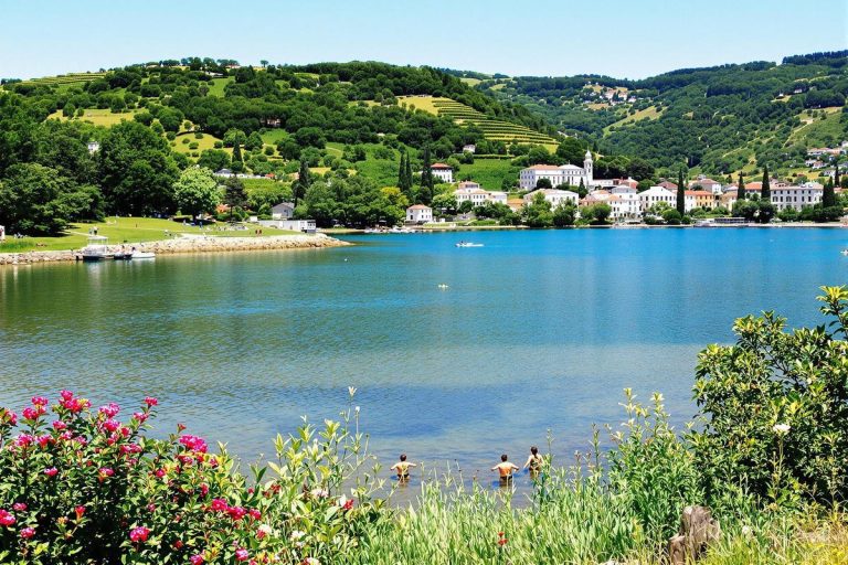 À 1h de Toulouse, ce lac immense est un paradis pour les amoureux de la nature.jpg