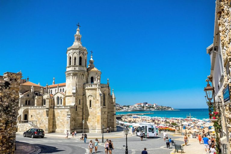 À 45 minutes de Montpellier, cette ville méditerranéenne est un bijou estival à découvrir.jpg