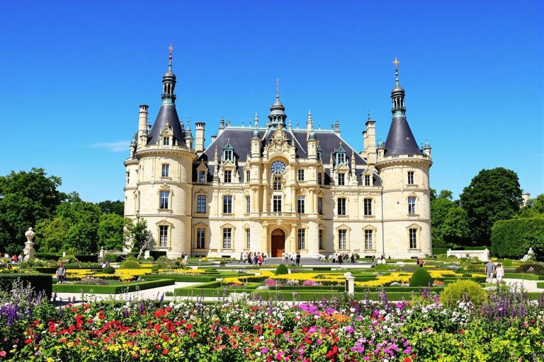À l’ombre de la Meuse, cette ville historique séduit avec son château majestueux et ses madeleines iconiques.jpg