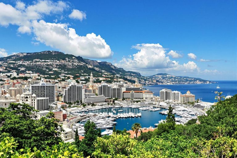 À seulement 20 km de Nice, cette ville française est élue parmi les 20 meilleures destinations d'Europe en 2025.jpg