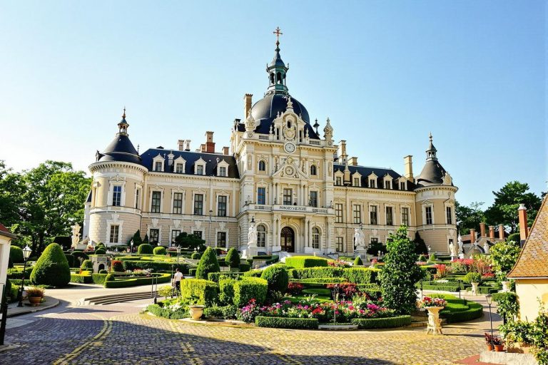 Encore peu connu, ce château situé à moins d’1h de Paris va bientôt briller à l’écran.jpg