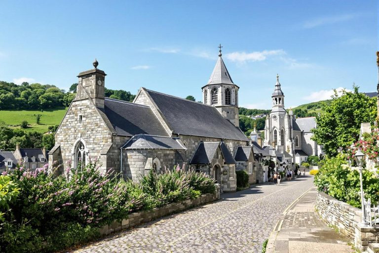 Entre mer et ajoncs, ce village caché sur la côte bretonne séduit les visiteurs en quête d'authenticité.jpg