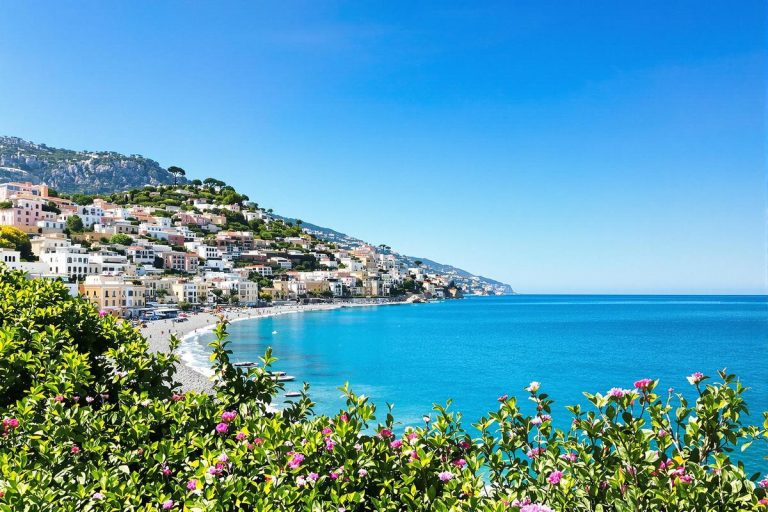 Sous le soleil éclatant de la Côte d'Azur, cette pépite cachée rivalise avec Nice et Montpellier mais sans la foule.jpg