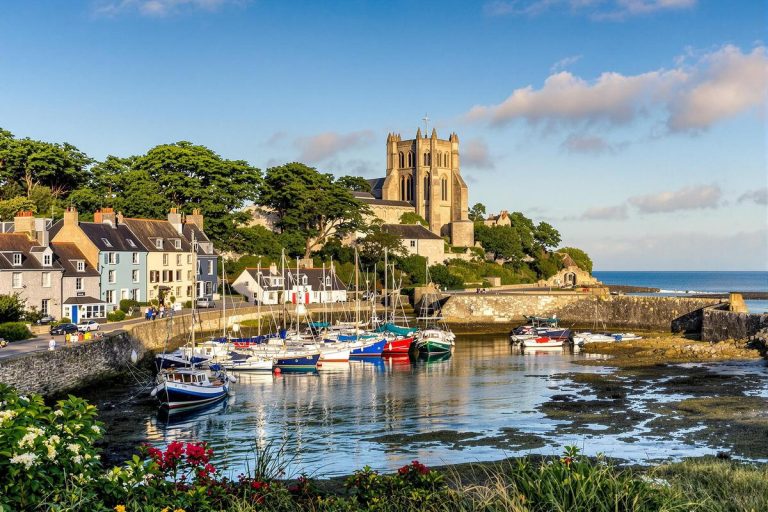 Ce village normand au bord de l’eau est l’un des plus beaux de la Manche.jpg