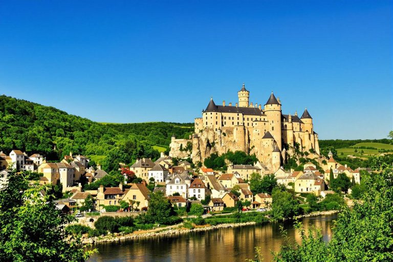 La Dordogne et ses châteaux : découvrez ce plus beau village de France emblématique du Périgord noir.jpg