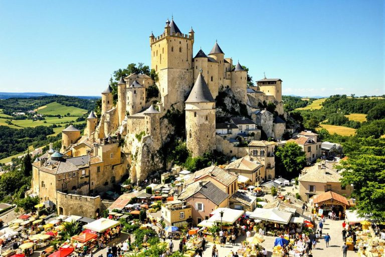 Moins assiégée que Carcassonne, cette cité médiévale vous plonge dans l’Histoire sans la foule.jpg