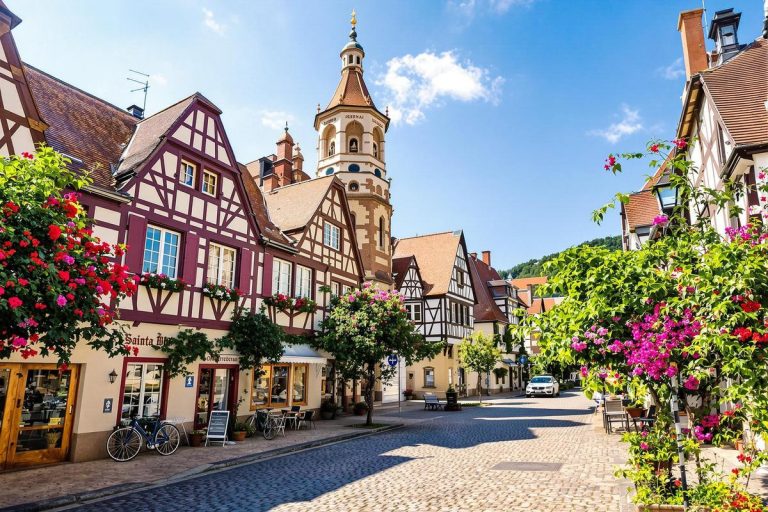 Moins médiatisée que Strasbourg, cette ville alsacienne est un bijou de calme et d’élégance.jpg
